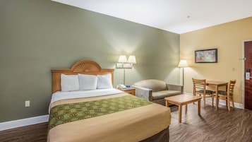 Standard Room, 1 Queen Bed, Non Smoking, Bathtub | Premium bedding, desk, blackout drapes, soundproofing