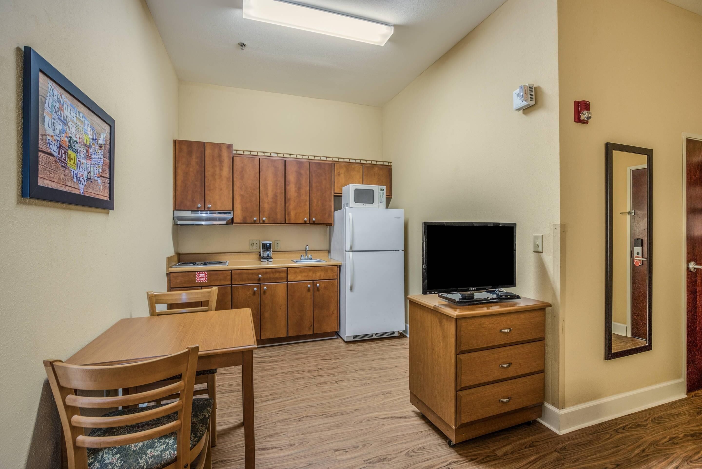Suite, 1 Queen Bed, Accessible, Non Smoking | Premium bedding, desk, blackout curtains, soundproofing