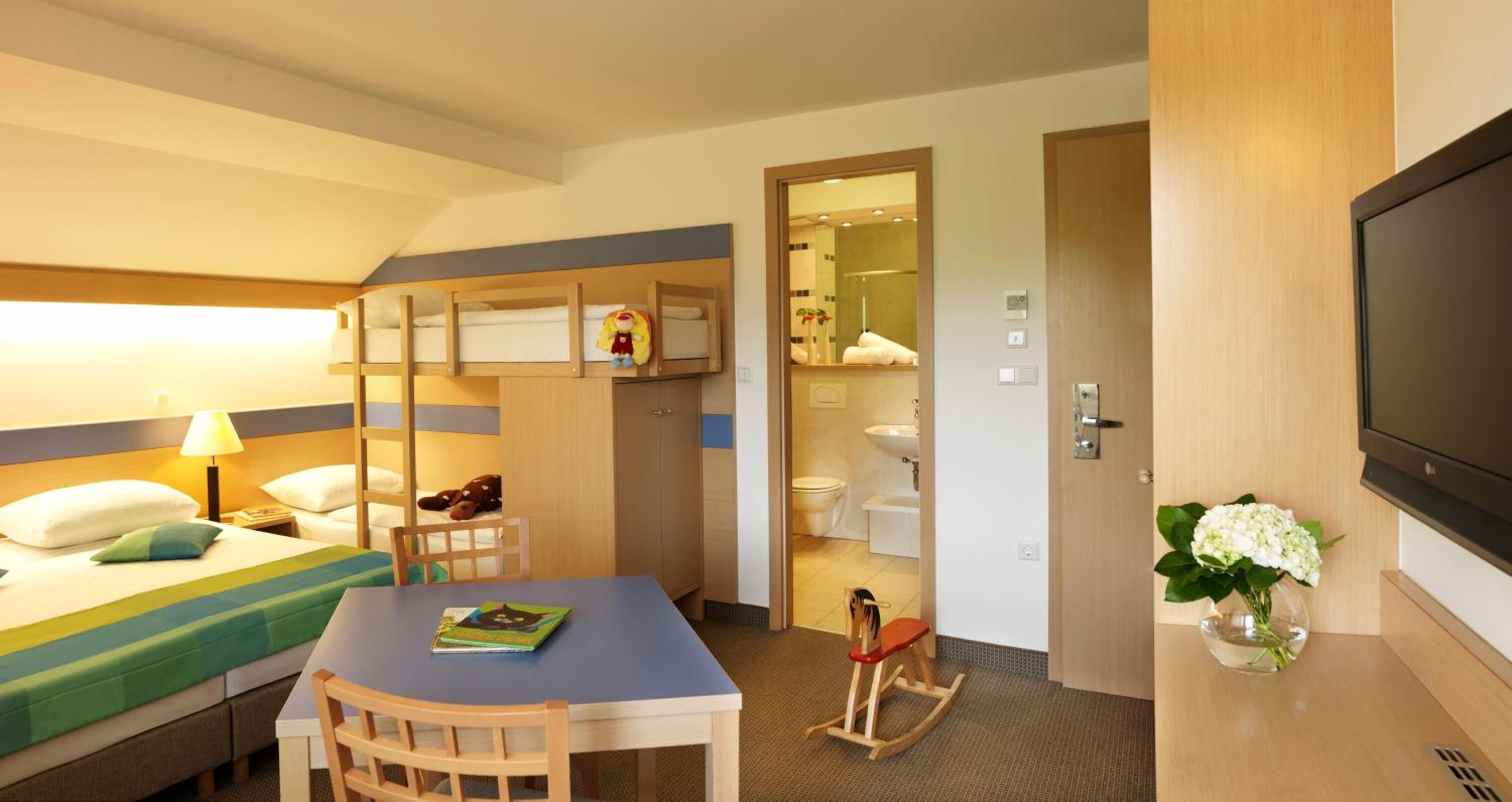 minibar, in-room safe, free wifi, bed sheets