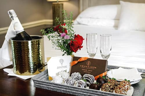 Room, Private Bathroom (6 - Virginia) | Champagne service