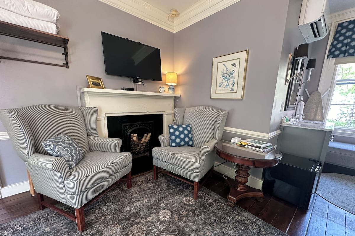 Room, Private Bathroom (6 - Virginia) | Premium bedding, individually decorated, individually furnished, desk