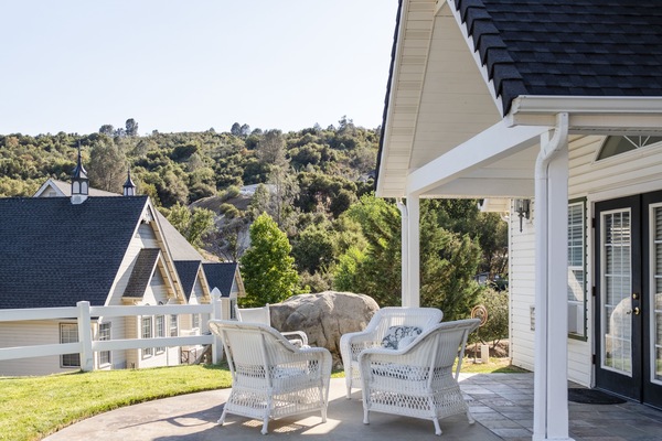 Summer House Cottage | Premium bedding, pillowtop beds, soundproofing