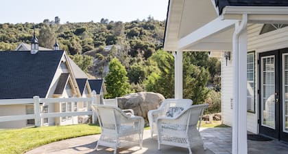 Hounds Tooth Inn