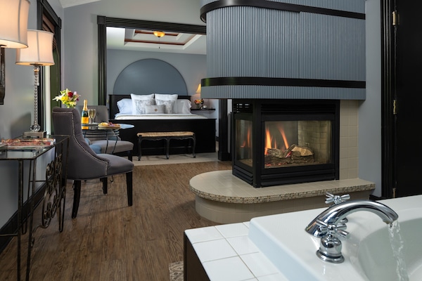 Sir Lancelot Suite | Fireplace