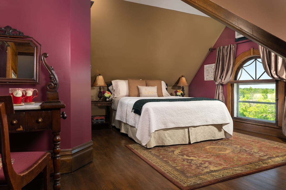 Chambre | Literie de qualité, accès au Wi-Fi (inclus), décor unique