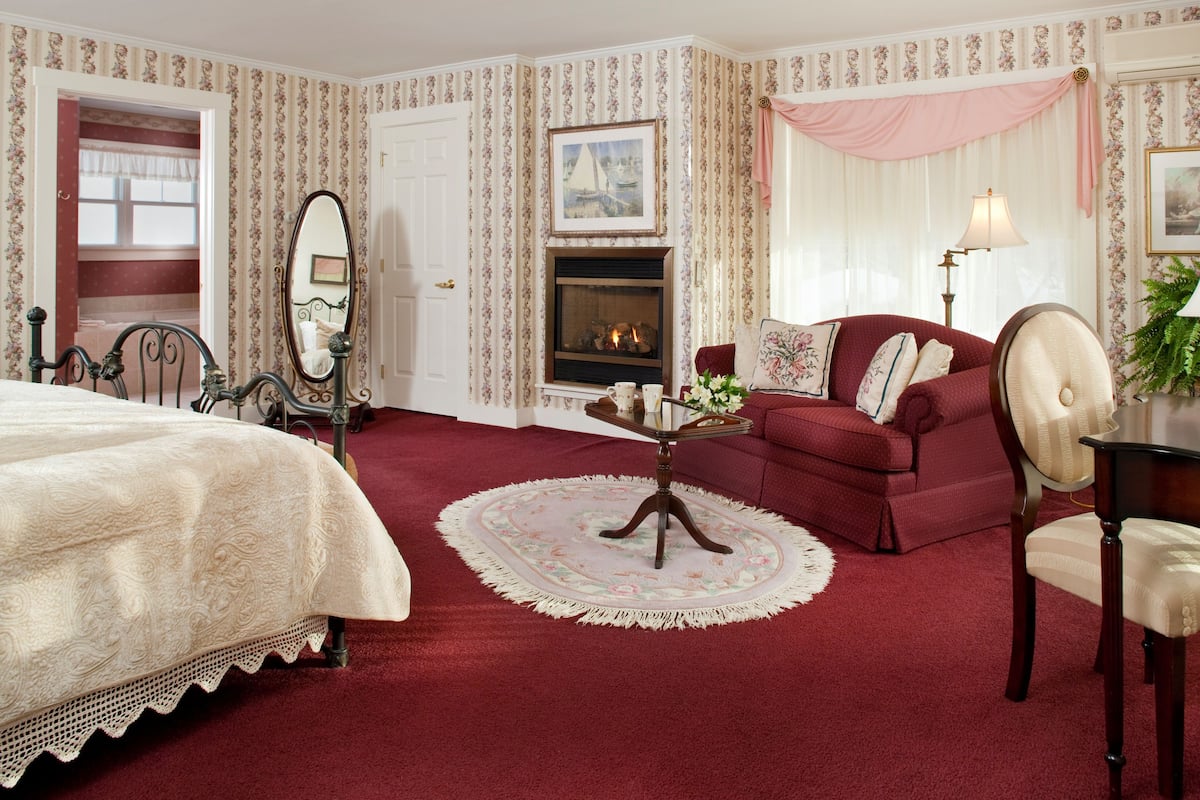 Zimmer, eigenes Bad (Shadowood Burgundy)