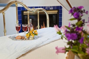 Loft, baño privado (Skylight Loft) | Ropa de cama de alta calidad, tabla de planchar con plancha, wifi gratis