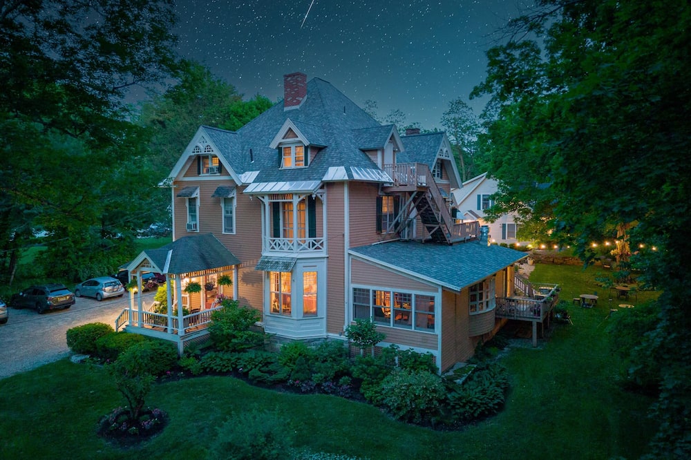 Brook Farm Inn