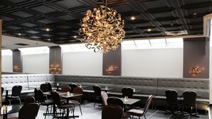 Banquet hall - Lelux Hotel (Montreal)