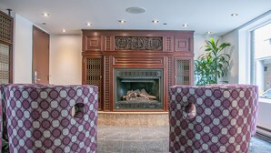 Fireplace - Lelux Hotel (Montreal)