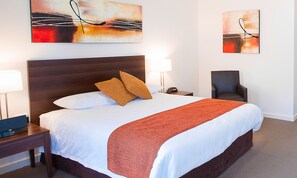 Suite – deluxe, 1 queensize-seng | 1 soverom, strykejern/-brett, wi-fi (inkludert) og sengetøy