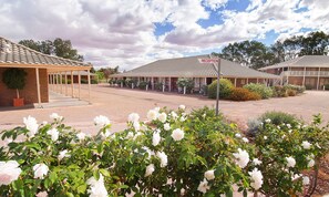 Garden view - The Standpipe Golf Motor Inn (Port Augusta West)