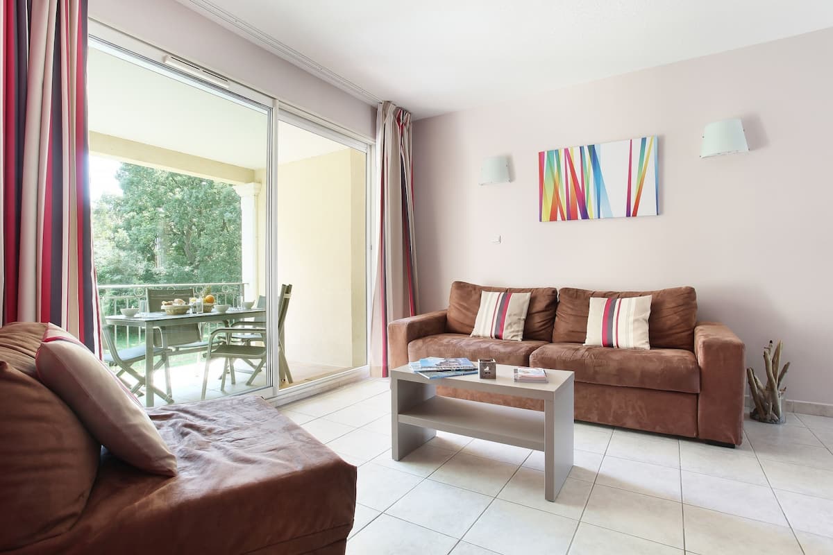 2 habitaciones, tabla de planchar con plancha, cunas y wifi gratis