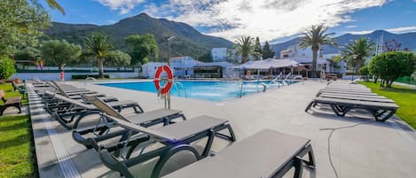 Seasonal outdoor pool, open 11:00 AM to 7:00 PM, pool loungers