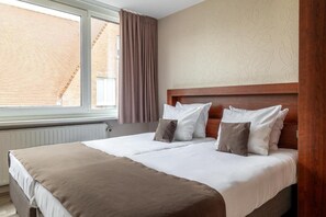 Double Room | In-room safe, desk, blackout curtains, iron/ironing board - Hotel Olympia (Bruges)