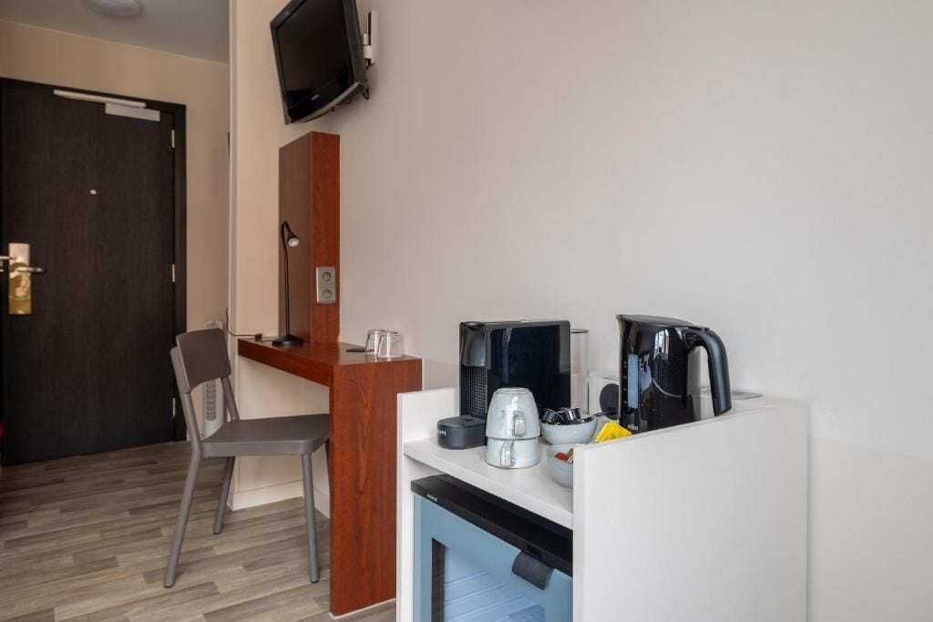 double room | 1 bedroom, in-room safe, desk, blackout curtains