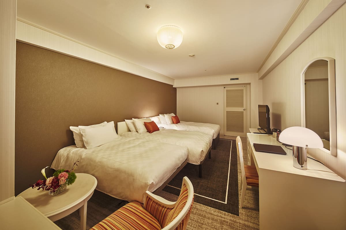Phòng 2 giường đơn Deluxe, không hút thuốc (Extra bed added for 3rd person, 4-8F) | Bộ đồ giường kháng dị ứng, két bảo mật tại phòng, bàn, màn/rèm cản sáng 