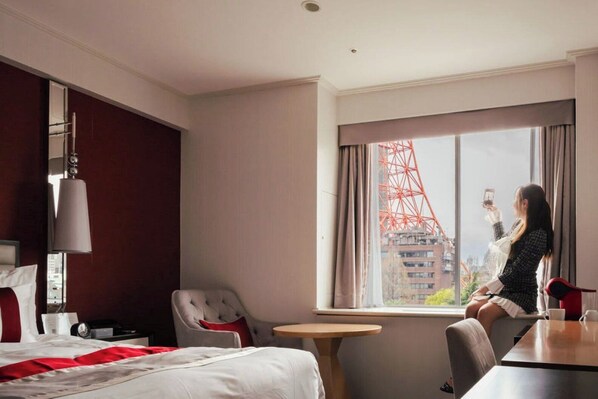 Hypo-allergenic bedding, in-room safe, desk, blackout curtains - Tokyo Prince Hotel (Tokyo)