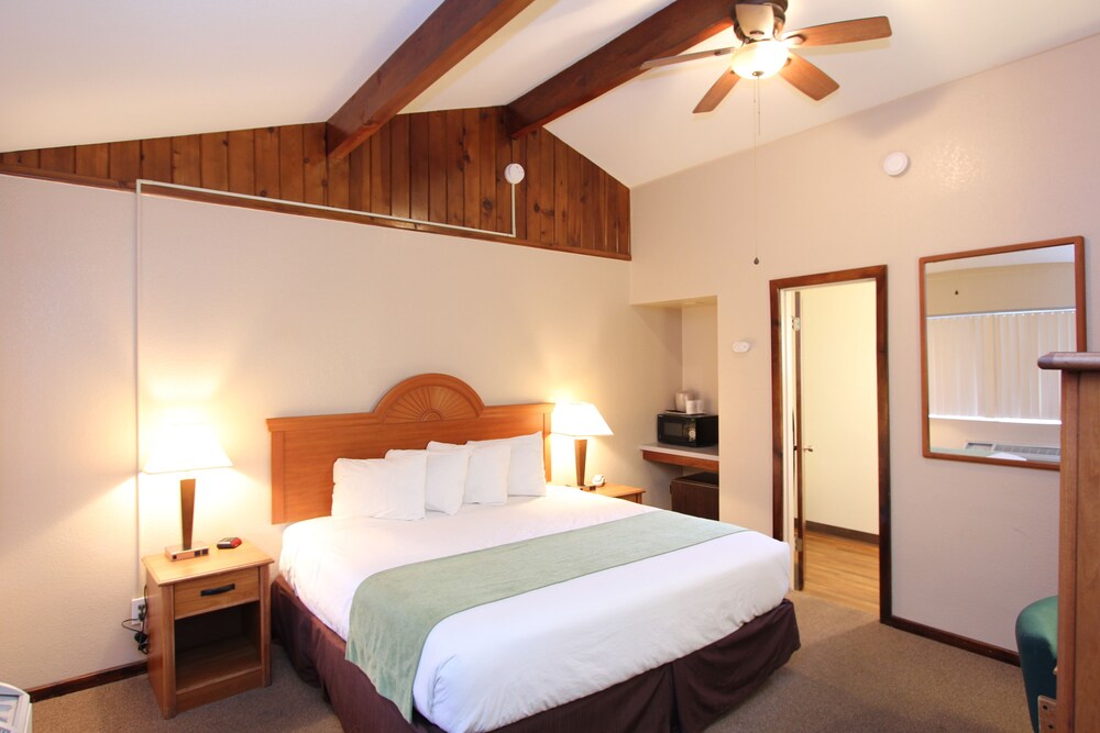 Oakhurst Lodge by null