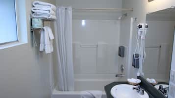 Bañera con ducha, artículos de tocador gratuitos, secador de pelo