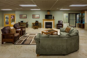 Lobby sitting area - Tamarack Wisconsin Dells a Ramada by Wyndham (Wisconsin Dells)