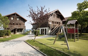 A wooden building with a balcony and a staircase leading to a second floor. - Odalys Résidence Les Chalets d'Evian (Evian-les-Bains)