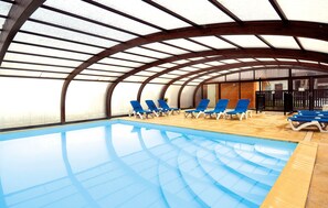 Outdoor pool - Odalys Résidence Les Chalets d'Evian (Evian-les-Bains)