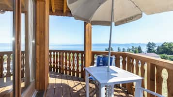Appartement, 1 slaapkamer, uitzicht op meer | Terras