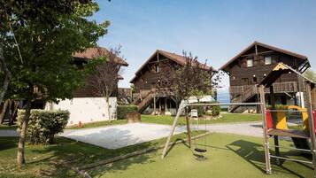 Children’s play area – outdoor