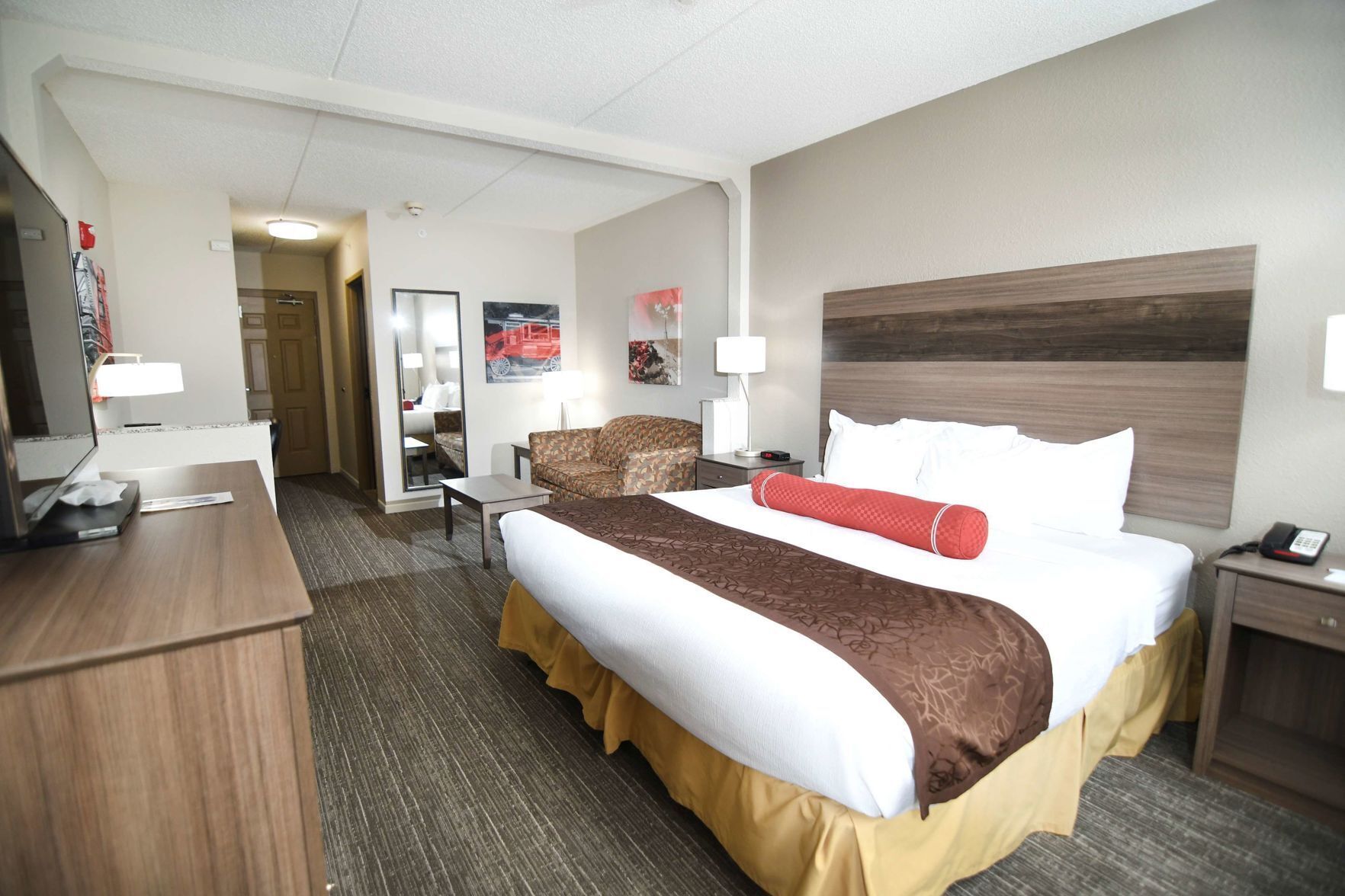 Premium bedding, in-room safe, desk, laptop workspace