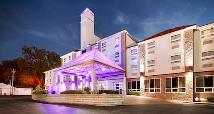 Best Western Plus Sandusky Hotel & Suites