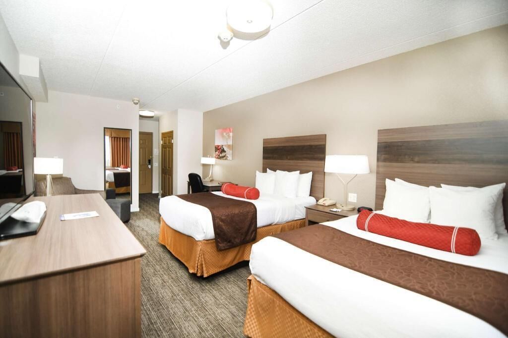 Premium bedding, in-room safe, desk, laptop workspace