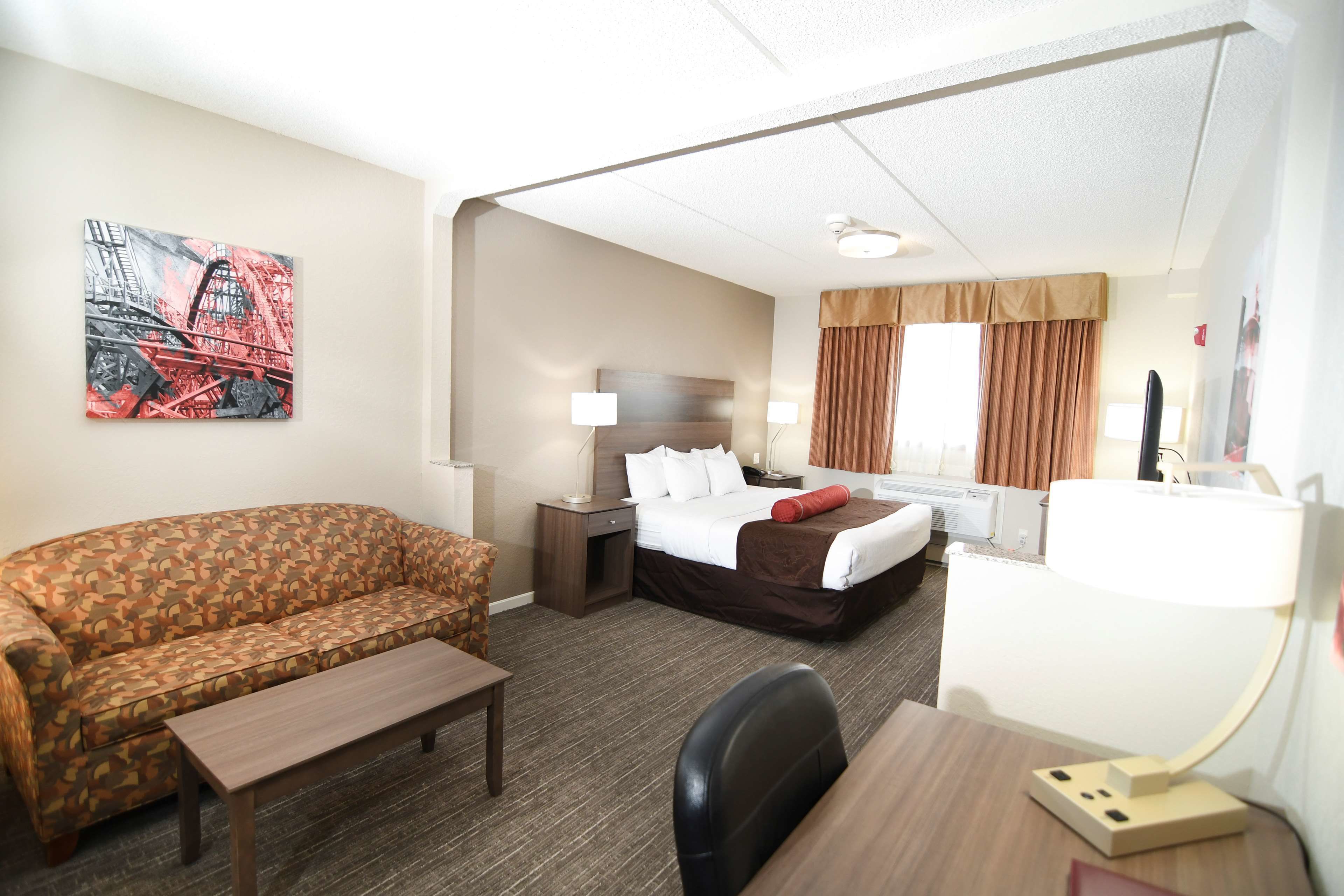 Premium bedding, in-room safe, desk, laptop workspace