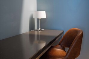 Superior Room | Minibar, in-room safe, desk, laptop workspace - Radisson Blu 1919 Hotel, Reykjavik (Reykjavik)