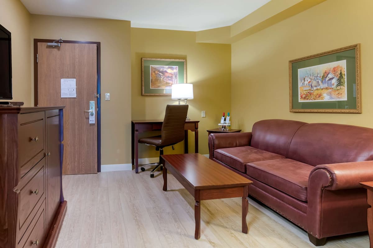 Suite, 1 Queen Bed, Non Smoking, Refrigerator & Microwave (Living Room;with Sofabed) | Down comforters, in-room safe, individually decorated