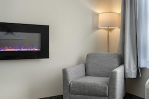 Suite, 1 trÚs grand lit, non-fumeurs, cheminée | Couette en duvet d'oie, coffres-forts dans les chambres