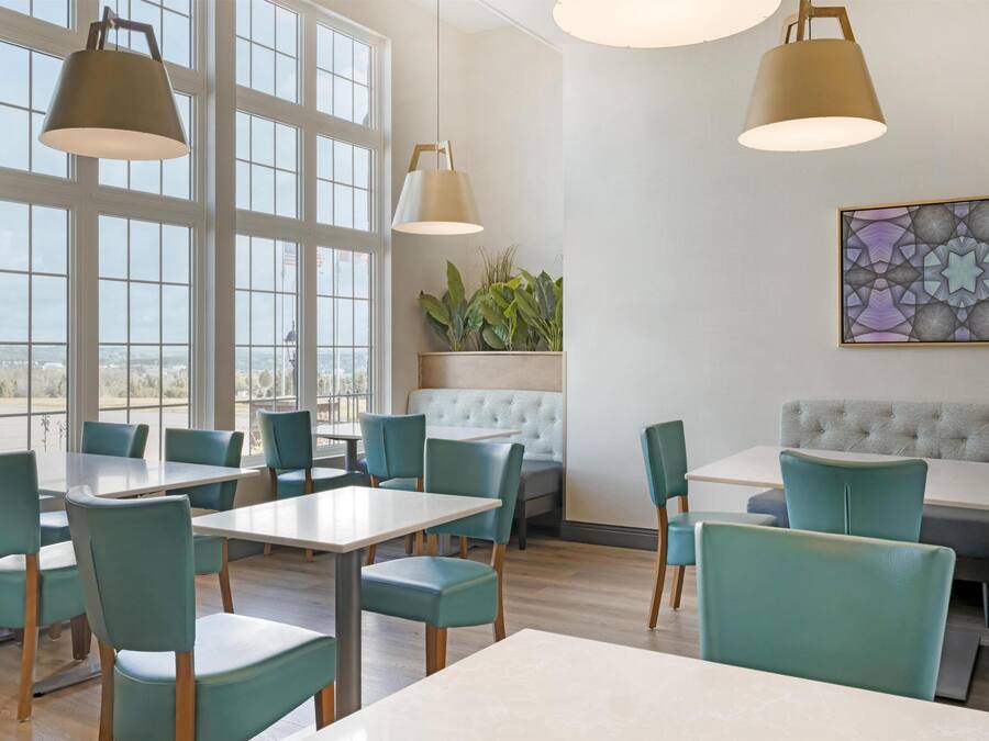 Dagelijks ontbijtbuffet (CAD 10 per persoon)