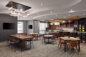 Breakfast, lunch, dinner served; American cuisine - Courtyard by Marriott Mississauga - Airport Corporate Centre West (Mississauga)