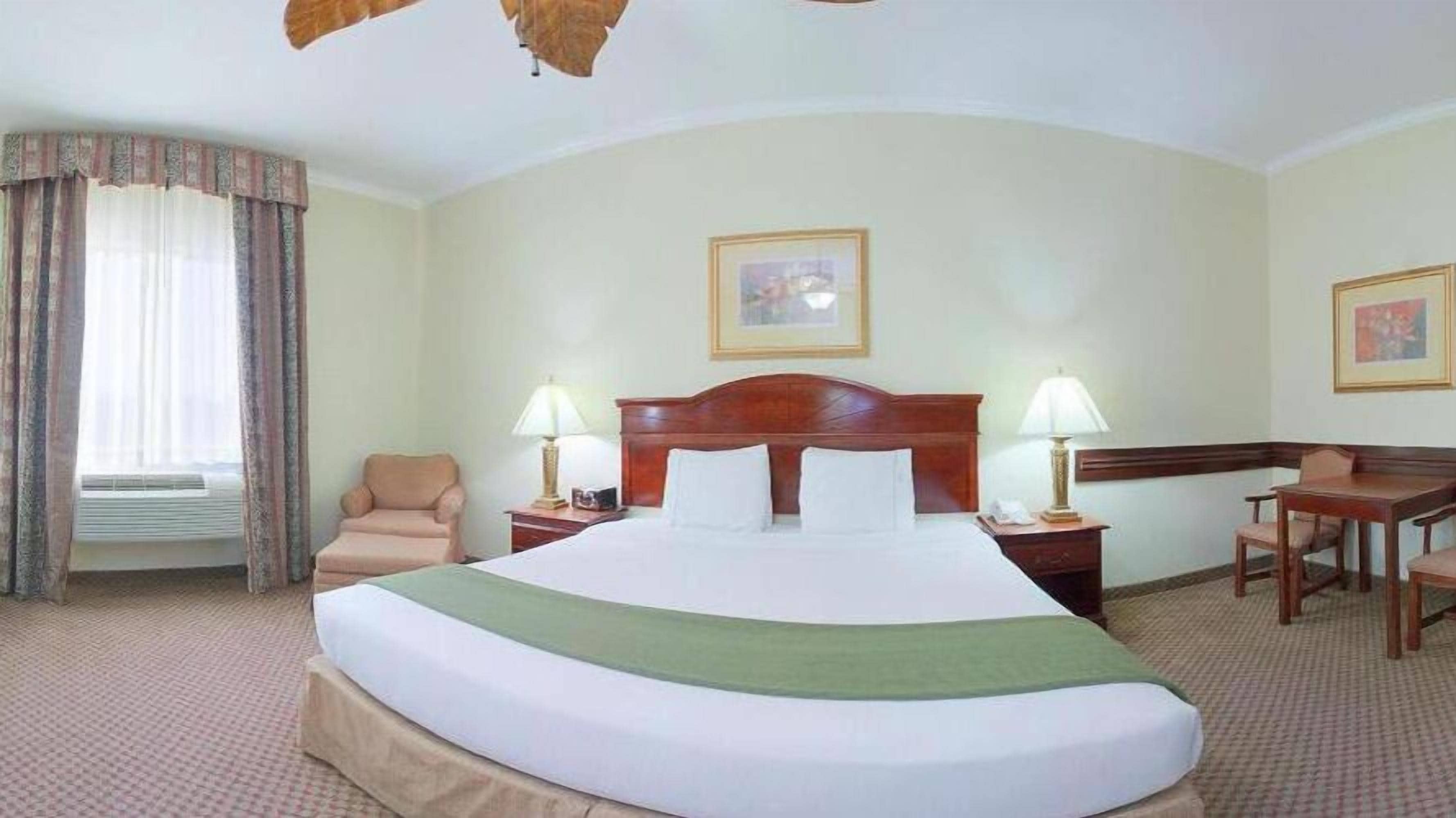 Foto - Holiday Inn Express & Suites Houston East by IHG