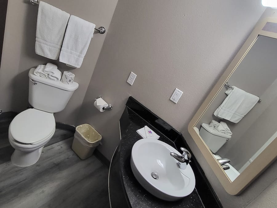 Combined shower/bathtub, hair dryer, towels, soap