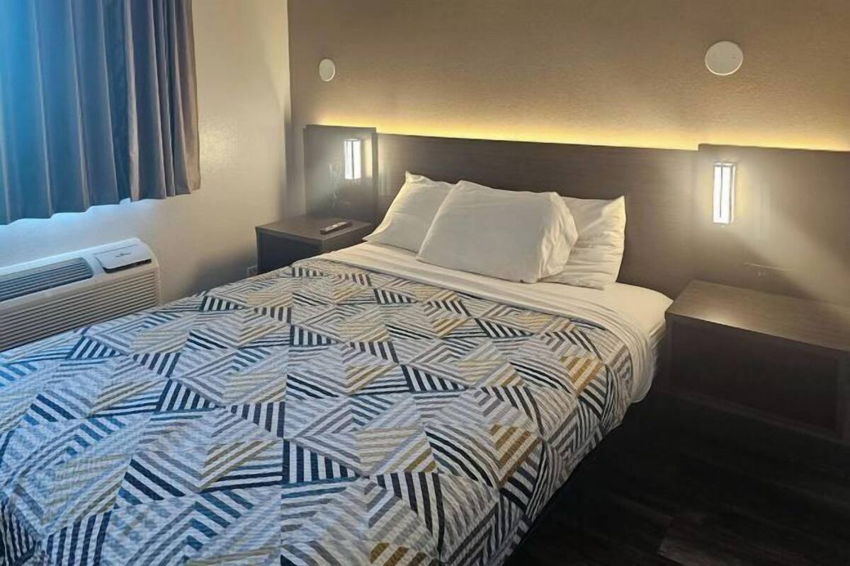 WiFi (free), bed sheets