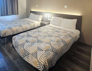 Free WiFi, bed sheets - Motel 6 Sinton, TX (Sinton)