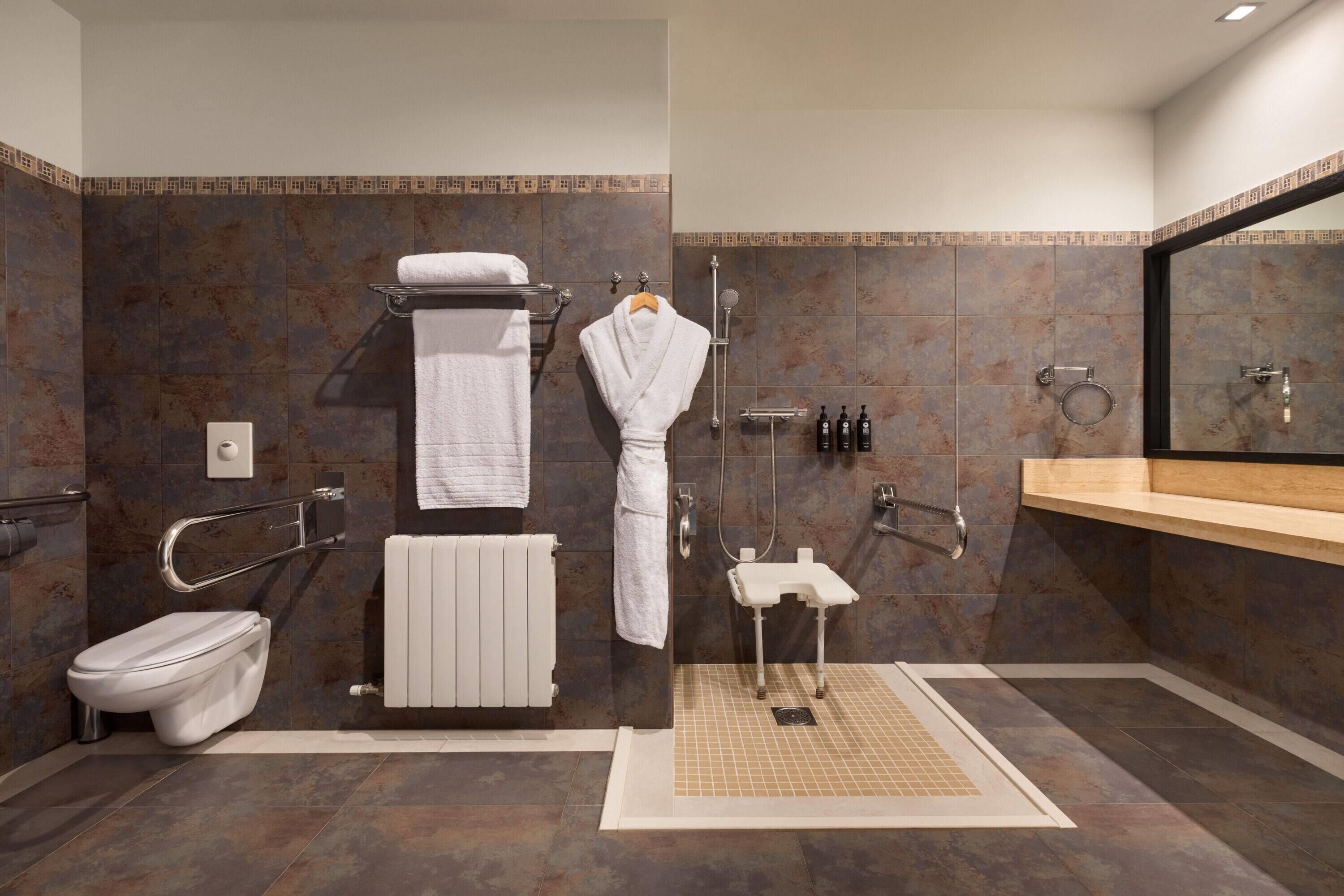 Kamar mandi difabel