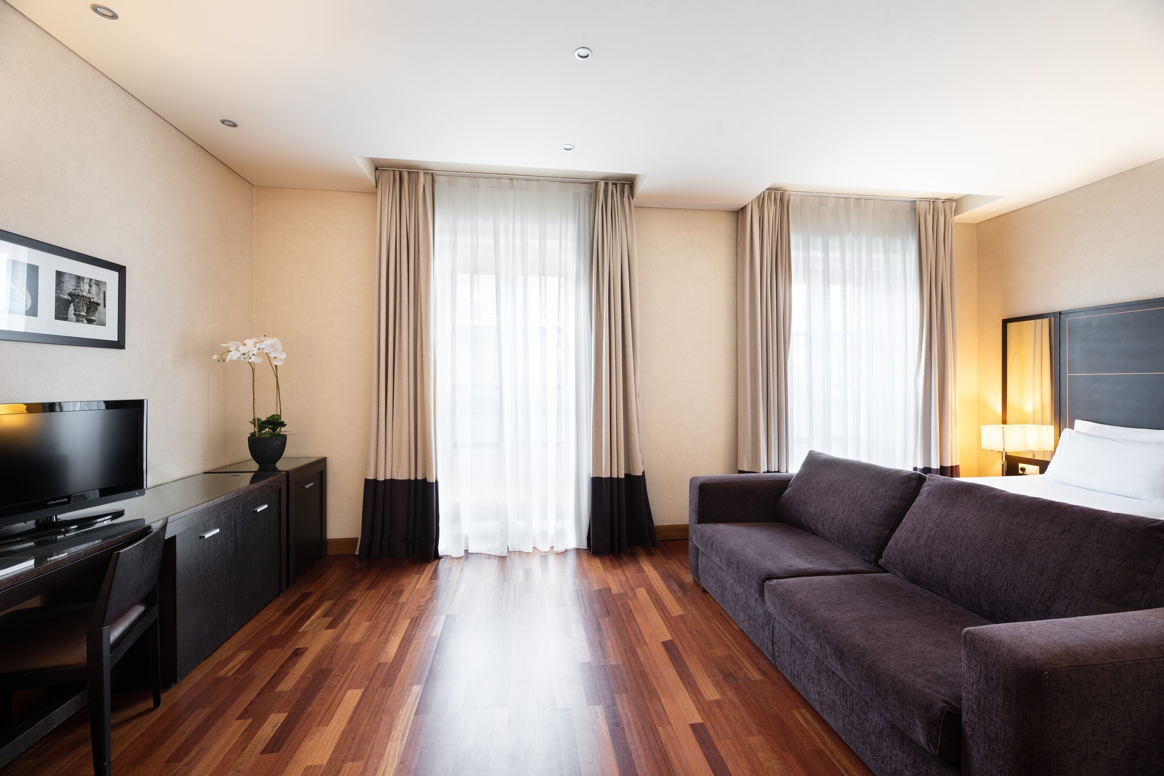 junior suite | 1 bedroom, minibar, in-room safe, desk