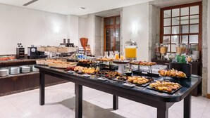 Kontinental frokost hver dag (mot et tillegg)