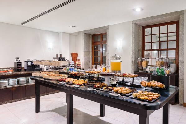 Se ofrece un desayuno continental (15 EUR por persona)