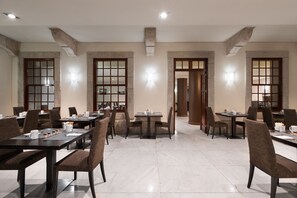 Breakfast served - Eurostars Das Artes (Porto)