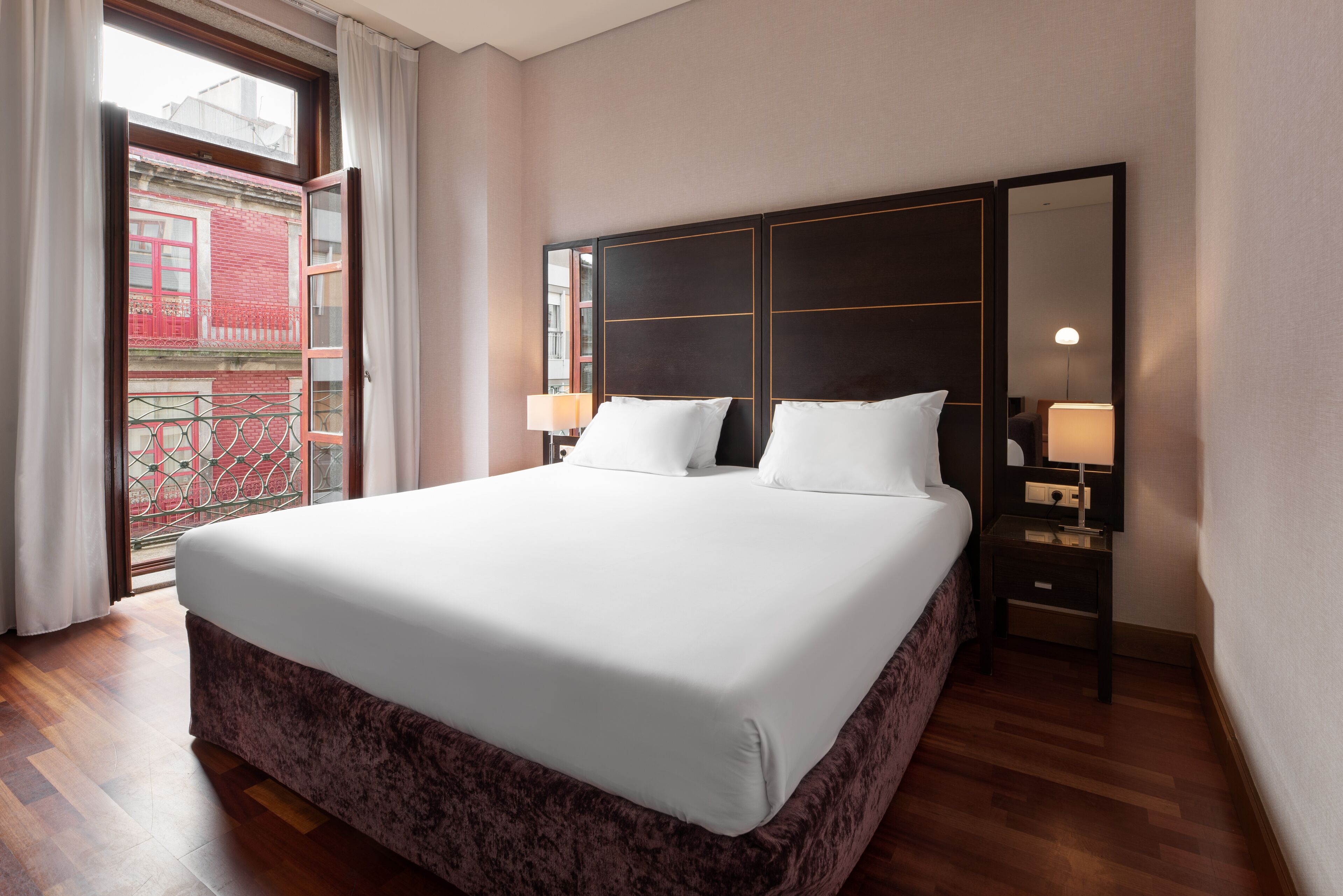 junior suite | 1 bedroom, minibar, in-room safe, desk