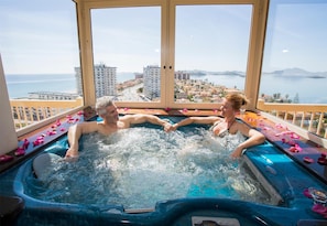 Een Turks bad/hammam, lichaamsbehandelingen, hydrotherapie