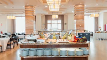 Morgenmadsbuffet hver dag (16 EUR pr. person)